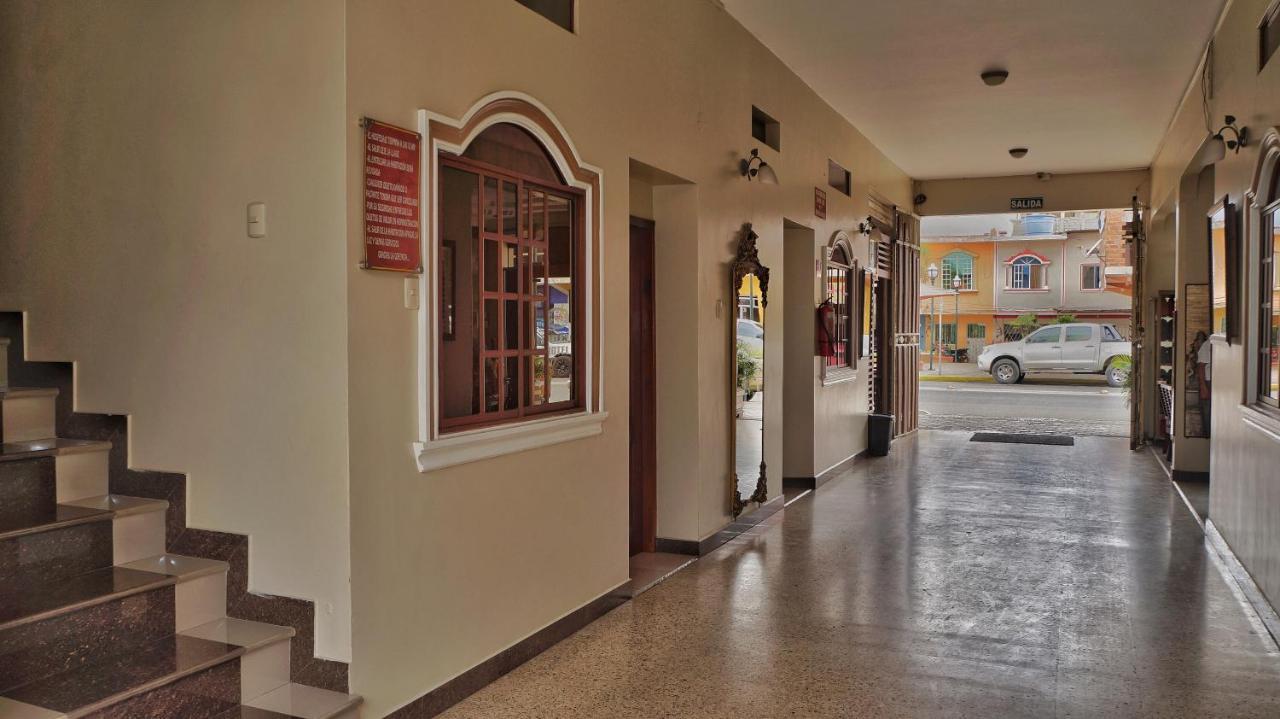 Vallejo Hotel Huaquillas 외부 사진