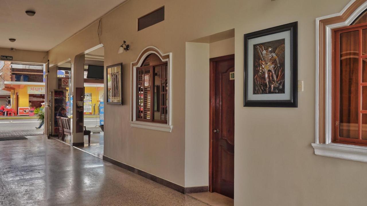 Vallejo Hotel Huaquillas 외부 사진