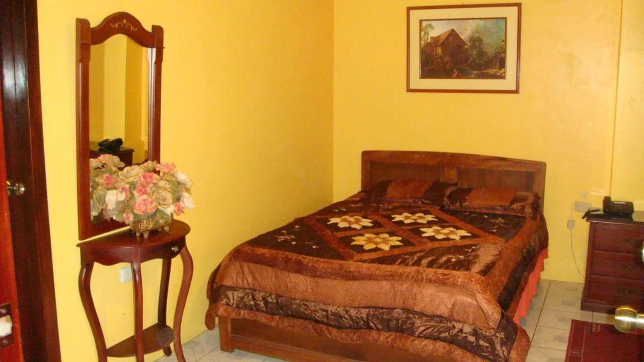 Vallejo Hotel Huaquillas 외부 사진